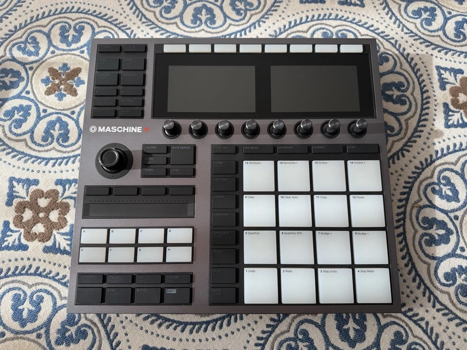 Native Instruments Maschine+ standalone – neuwertig – 512GB SD  + Decksaver - Bild 1 von 4