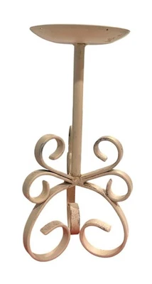 Agujeros portavelas de pilar de metal de trabajo con desplazamiento de marfil para colgar detalles de cristal Foto 1 de 4