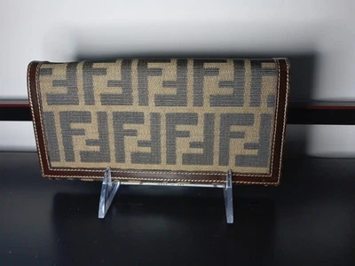 Cartera Larga Fendi Bi Plegable Puntada Blanca Auténtica Para Mujer Foto 1 de 4