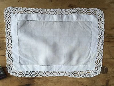 VINTAGE LINEN & HAND MADE CROCHET LACE EDGE RUNNER 11" X 15 1/2" - Image 1 of 2