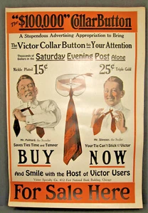 Letrero publicitario vintage con botón de cuello de Victor tienda de papel ventana tienda antigua stock Chicago - Imagen 1 de 1