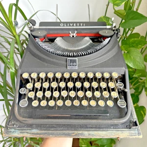 Vintage Olivetti Ico MP1 Invicta Black Typewriter Portable Rare Italic 1930s - Picture 1 of 15