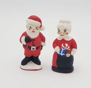Hand Painted Mr. & Mrs. Claus Salt And Pepper Shaker - Picture 1 of 8