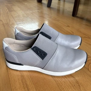 Vionic Damenschuhe Carmen grau schwarz Leder Orthesen Slipper gepolstert Größe 8 Weite - Bild 1 von 16