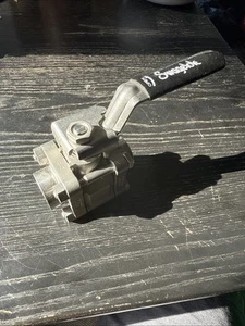 Swagelok SS-63TF8 3/4" NPT Female Thread Ball Valve 2200PSI - Picture 1 of 3