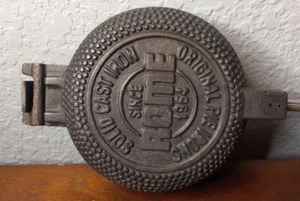 Rome's Round Pie Iron with Steel and Wood Handles. CAMPING OUTDOORS. VINTAGE. - Picture 1 of 5