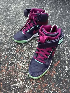 Nike Air Revolution Sky HI Purple Dynasty rojo frambuesa 599410-500 mujeres talla 6 - Imagen 1 de 24