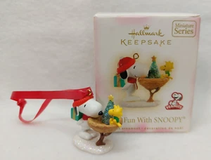 Hallmark Miniatur Andenken Ornament 2009 Winterspaß mit Snoopy #12 Peanuts - Bild 1 von 12