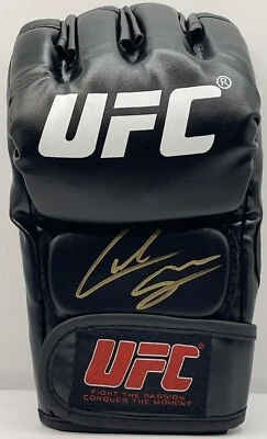 Guante de Lucha UFC Firmado por Cub Swanson Certificado de Autenticidad Beckett Foto 1 de 2