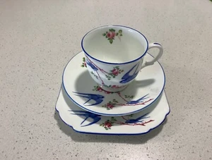 SHELLEY 1930s BLUE BIRD BONE CHINA MADE IN ENGLAND TRIO S11888 - Bild 1 von 7