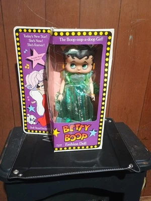 Betty Boop Moda Muñeca Verde Esmeralda Vestido, 12" Alto, 1986 por Marty Toy Foto 1 de 4