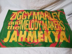 "Bandiera Ziggy Marley And The Melody Makers Jahmekya Ottime condizioni 15"" X 23" - Foto 1 di 8