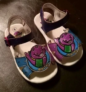 Sandalias vintage Barney niños talla 6 The Lyons Group blancas y moradas 1993 - Imagen 1 de 24