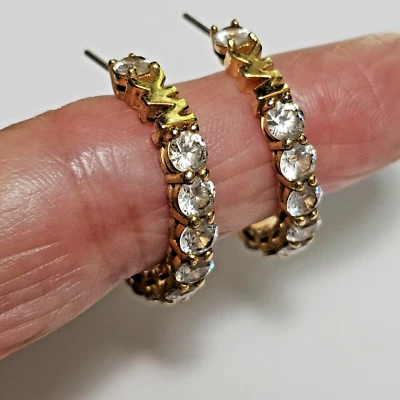 Pendientes de aro firmados Michael Kors de oro y diamantes de imitación de 1 pulgada Foto 1 de 4