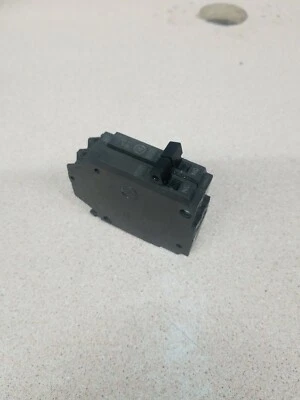 INTERRUPTOR GE GENERAL ELECTRIC THQP250 2 POLOS 50 AMP (DELGADO) NT Foto 1 de 3