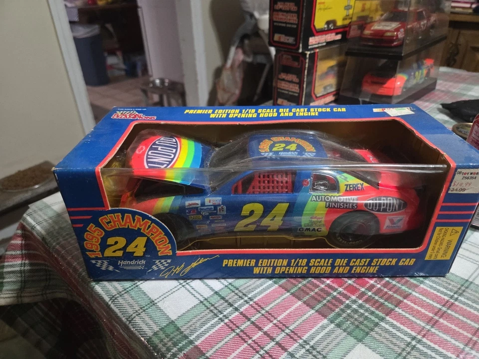 Racing Champions  Dupont 1/18,  1995 Champion #24 Jeff Gordon Stock Car - Image 1 of 1