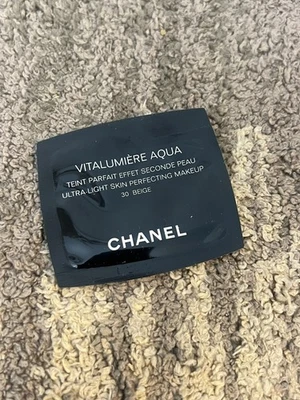 10x CHANEL VITALUMIERE AQUA ULTRA LIGHT PERFECTING MAKEUP No. 30 BEIGE, Samples - Image 1 of 4