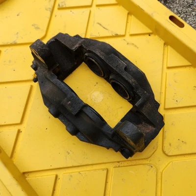 Conjunto de pinza de freno delantera izquierda del lado del conductor Toyota Tundra 5.7 2007-2015 OEM Foto 1 de 3