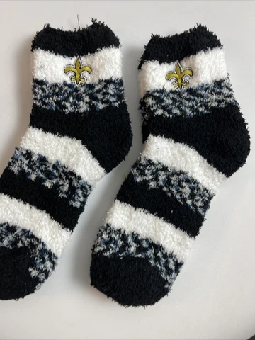 2 PAIR SET! New Orleans Saints FBF Women’s Cozy Fuzzy Sleep Socks. OSFM (FZ1) Cover