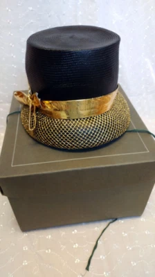 Chapéu de malha preta balde Coralie Cloche meados do século com coxo dourado na Mil original - Imagem 1 de 4