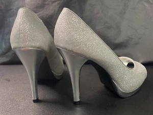 Rampage Gracee 6,5 Damen-Plateausohle silber Glitzer Glitzer 4"-Absatz offene Zehenpartie - Bild 1 von 9