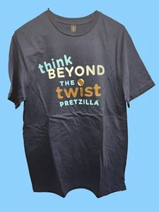 Camiseta Gildan Softstyle Think Beyond The Twist Pretzilla Med Azul Marino - NUEVA - Imagen 1 de 4
