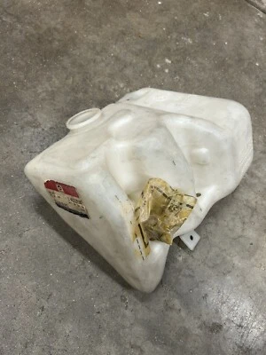 Nuevo de Lote Antiguo Genuino GM 91-93 Chevy Caprice Wagon Parabrisas Lavadora Botella Depósito Foto 1 de 4