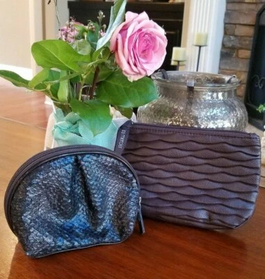 (2) Bolso de Cosméticos Laura Mercier ~ Cuero Sintético Marrón y Maquillaje de Viaje Serpiente Azul Foto 1 de 4