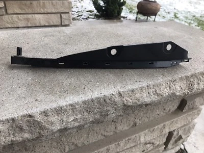 Sujetador moldura pilar exterior izquierdo Nissan Murano 15-17 OEM 838455AA1A Foto 1 de 4