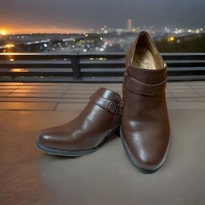 Brauner Damenschuh mit natürlicher Sohle Größe 6M - Bild 1 von 6