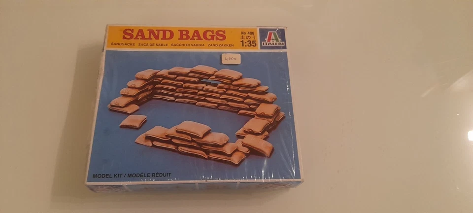MODELLISMO " SAND BAGS" 1/35 - NUOVO - Italeri  - Immagine 1 di 1