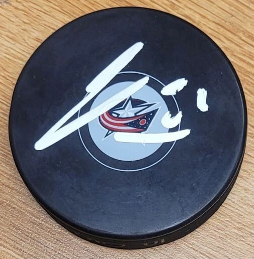Autographed JAMES VAN RIEMSDYK Columbus Blue Jackets Hockey Puck - w / COA - Imagem 1 de 1