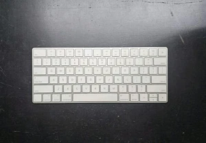 Used APPLE A2450 MAGIC KEYBOARD MK2A3LL/A WIRELESS BLUETOOTH RECHARGEABLE - Bild 1 von 1