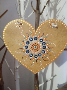 CIONDOLO CUORE LEGNO DA APPENDERE DIPINTO MANO MANDALA BRILLANTINI CM 15x13 - Imagen 1 de 3