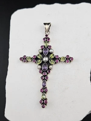 Nicky Butler "COLGANTE CRUZ AMATISTA/PERIDOTO NICKY MAYORDOMO" Foto 1 de 4