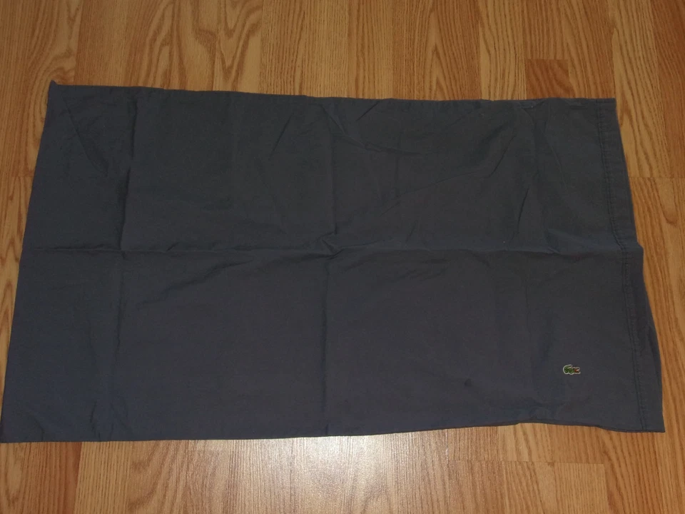 Funda de almohada Lacoste tamaño king gris azulado 100 % algodón Foto 1 de 2