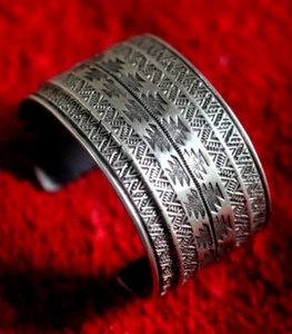 Vintage SCHWERER TUFFSTEINGUSS HAND GESTEMPELT MANSCHETTE ARMBAND 6" Navajo Southwestern 105g - Bild 1 von 9