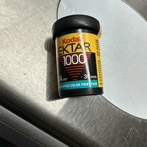 Kodak EKTAR 100 35 mm Film 24 Exposures (1 Roll) - Sealed / Expired 11/1993 - Picture 1 of 4