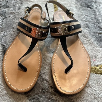 Sandália feminina Tommy Hilfiger preta/castanho EUA 7 alça ajustável - Imagem 1 de 3