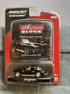 Chevrolet Corvette 1966 bloque de subasta Greenlight 1/64 diecast negro NUEVO - Imagen 1 de 6