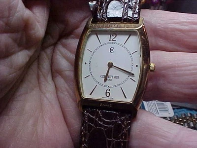 RELOJ PARÍS CERRUTI 1881 USADO HOMBRE/DAMA HECHO EN SUIZA 36MM POR 28MM FUNCIONANDO Foto 1 de 4