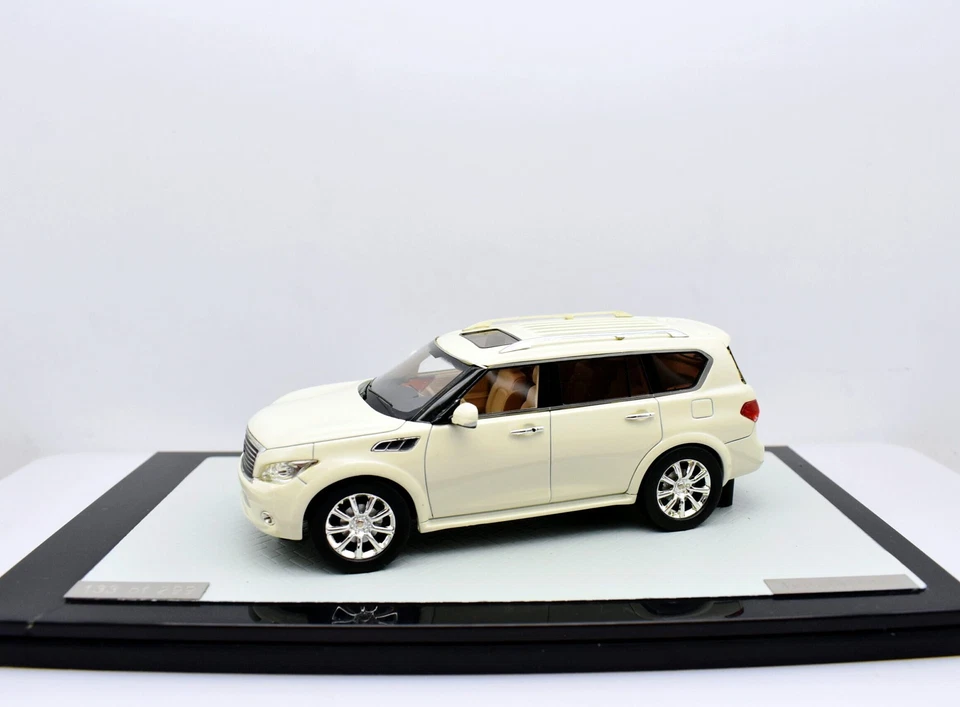 Modellino auto 1:43 Infiniti Qx56 bianco GLM collezione modellismo statico car - Immagine 1 di 4