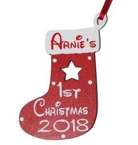 Medias de madera personalizadas para bebé 1ª Navidad 2024 decoración de árbol de Navidad - Imagen 1 de 4
