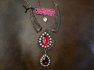 Betsey Johnson NWT Necklace Bib Style Red Teardrop Crystals Antique Gold Color - Picture 1 of 9