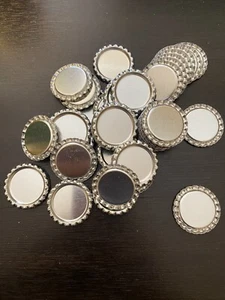 50 Flaschenverschlüsse flach zur Schmuckherstellung oder Haarschleifen grau - Bild 1 von 1