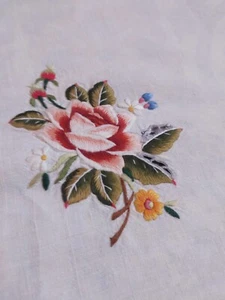 Principesca Tovaglia in Lino Con Tovaglioli  Ricami A Mano - Foto 1 di 13