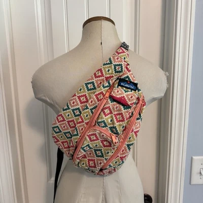 KAVU Mini Bolso Bandolera Bandolera Mochila Estampado Geométrico Azteca Viaje Informal Foto 1 de 4