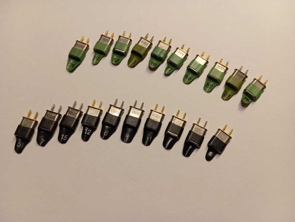 GRAUPNER/GRUNDIG VARIOPROP - Konvolut 40x Quarze 27, 35, 40 MHz - Bild 1 von 2