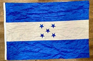 Honduras 23 x 35 Zoll Polyester Flagge (Loch auf dem weißen Streifen auf der linken Seite) - Bild 1 von 4