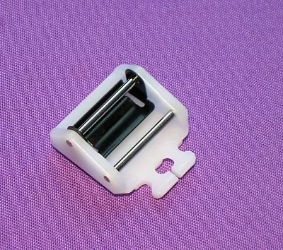 ZIPPER FOOT SNAP ON FITS PFAFF SEWING MACHINE #820287096 ( 11 ) - Image 1 of 3